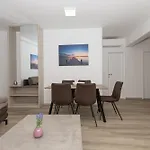 Apartments By The Sea Makarska - 19134
