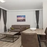 Apartments By The Sea Makarska - 19134