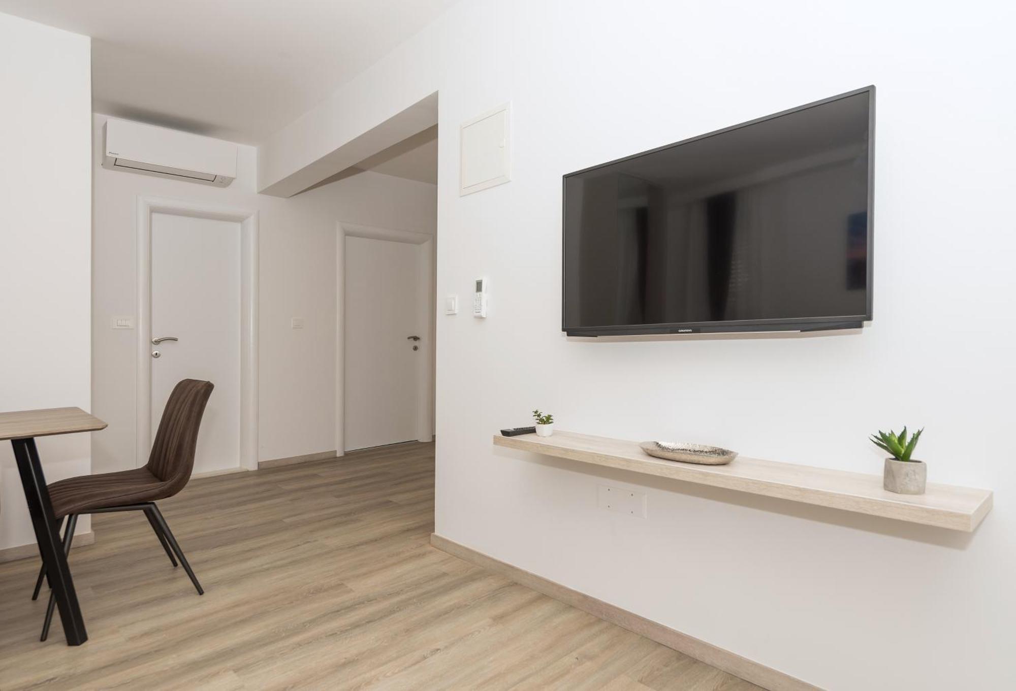 Apartment By The Sea - 19134 Makarska